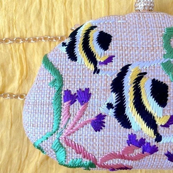 Brand New D\'Margeaux Embroidered Tropical Fish Shell Straw Crossbody Chain Purse